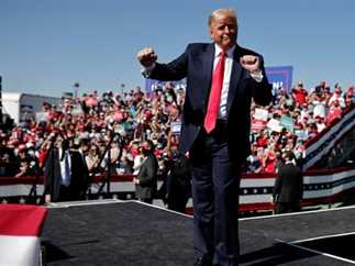 trumpdancing2.jpg