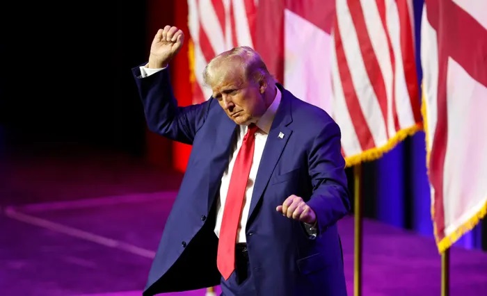 trumpdancing3.jpg