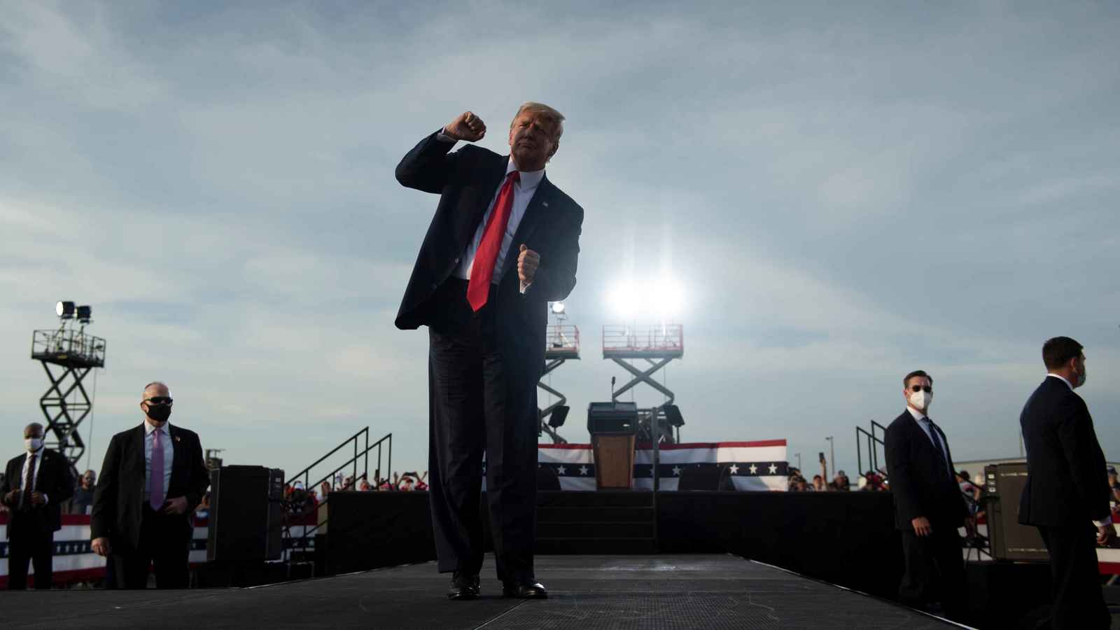 trumpdancing5.jpg